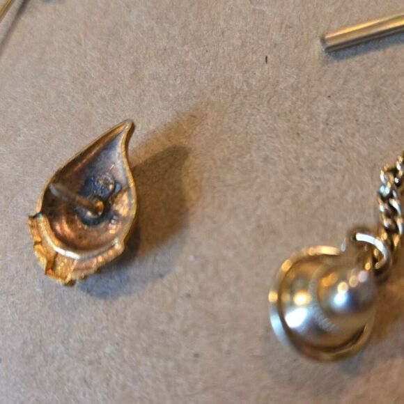 Vintage Red Cross Pins & Tie Tack Lapel Pin Set - Picture 4 of 6
